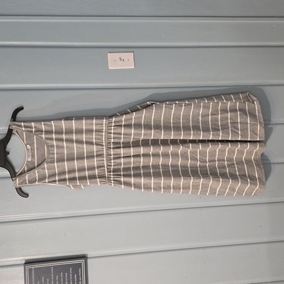 Casual Gray & White Striped Dress with Pockets - Picture 1 of 2
